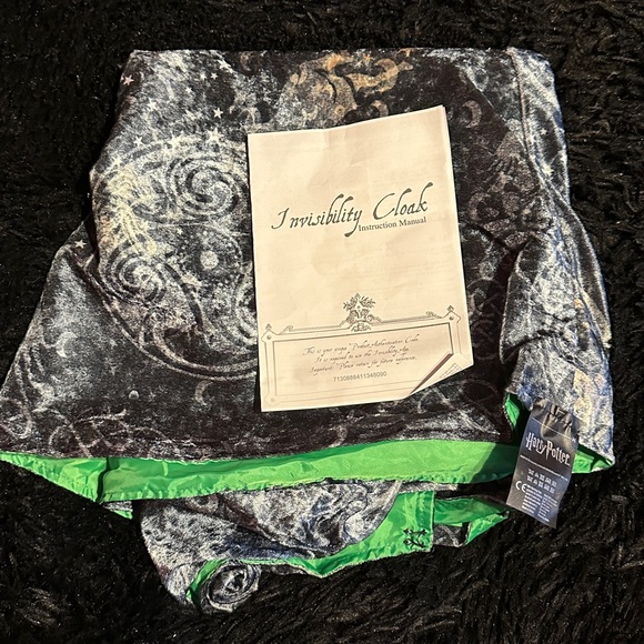 Harry Potter Invisibility Cloak - Picture 1 of 2